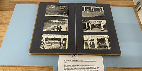 Fotoalbum mit Fotos der Rosen- und Gartenausstellung 1913