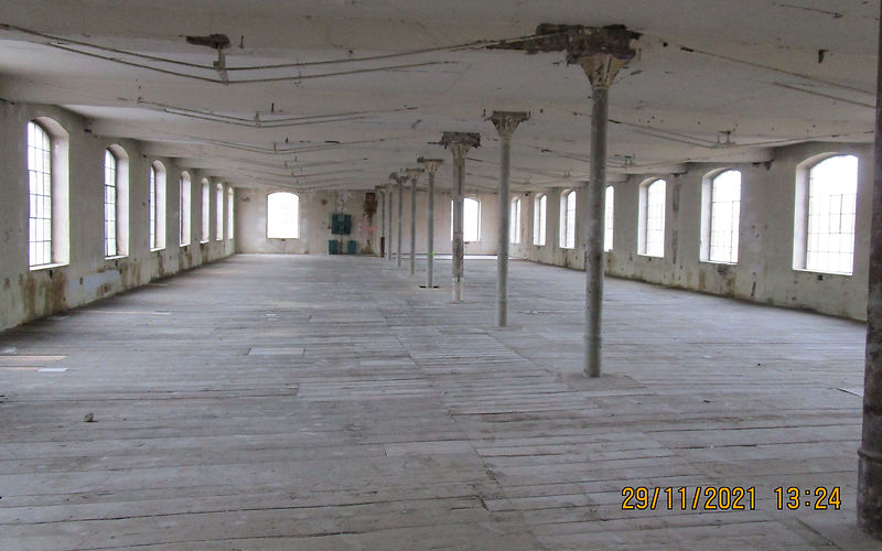 Blick in die Fabriketage im 2.OG des Hauptgebäudes der ehemaligen Depotetage, alle Zwischenwände sind abgebrochen