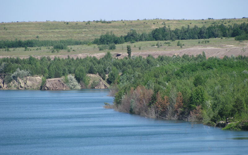 Blick auf die Wasseroverfläche des Klinge sees bei Sonnenschein