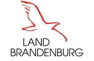 Logo Land Brandenburg, stilisierter roter Adler, Schriftzug Land Brandenburg
