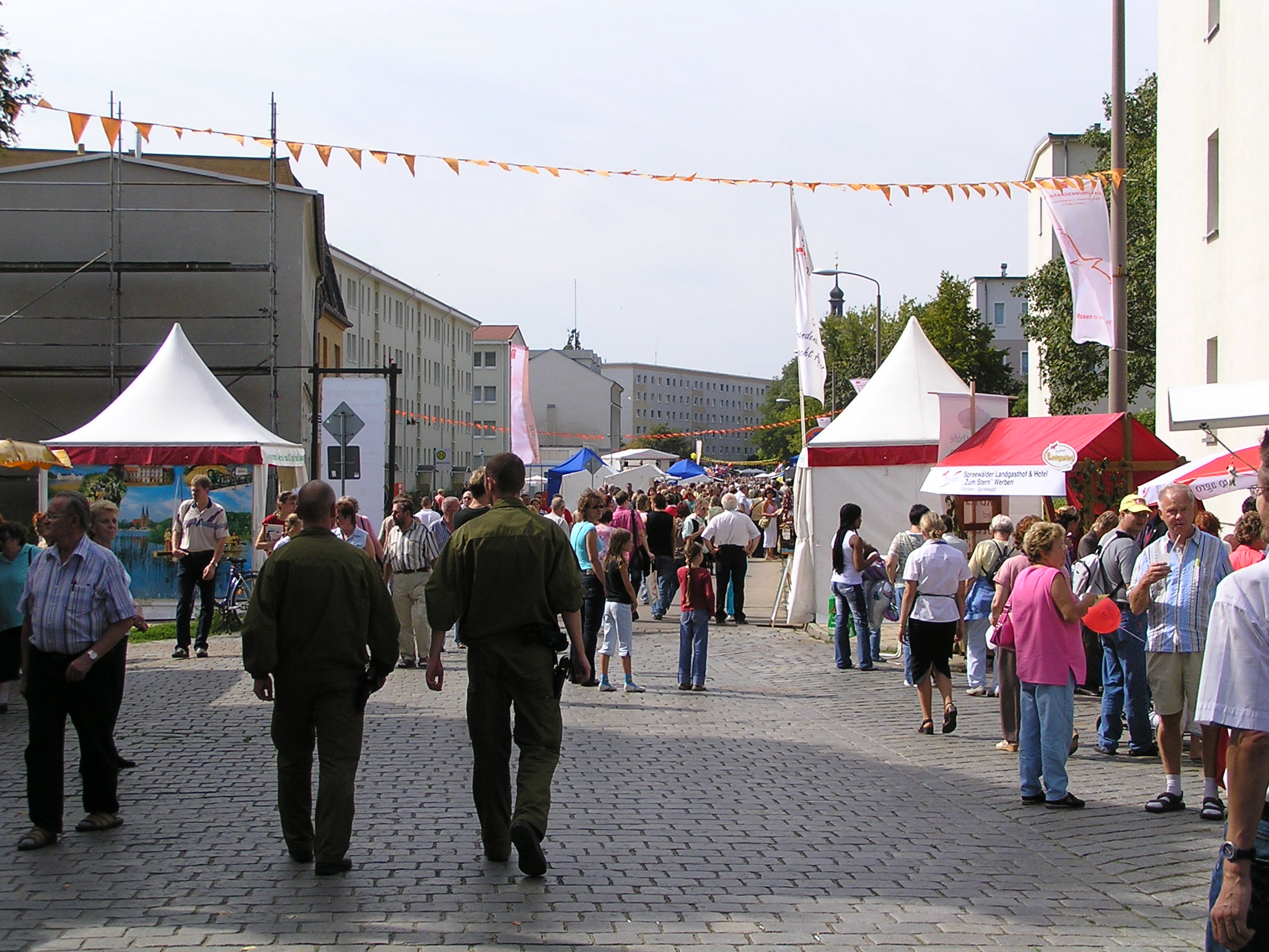 Brandenburgtag - Blick in die Mühlenstraße Brandenburgtag - Blick in die Mühlenstraße